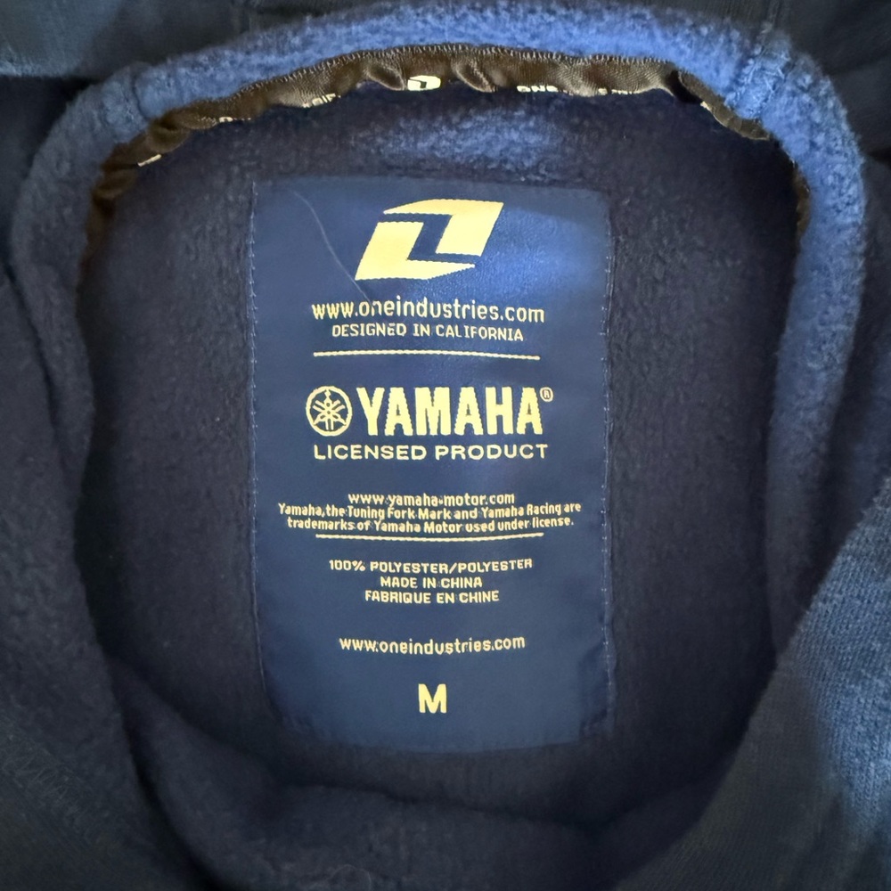 Yamaha Racing boys hoodie, size medium - Picture 3 of 4